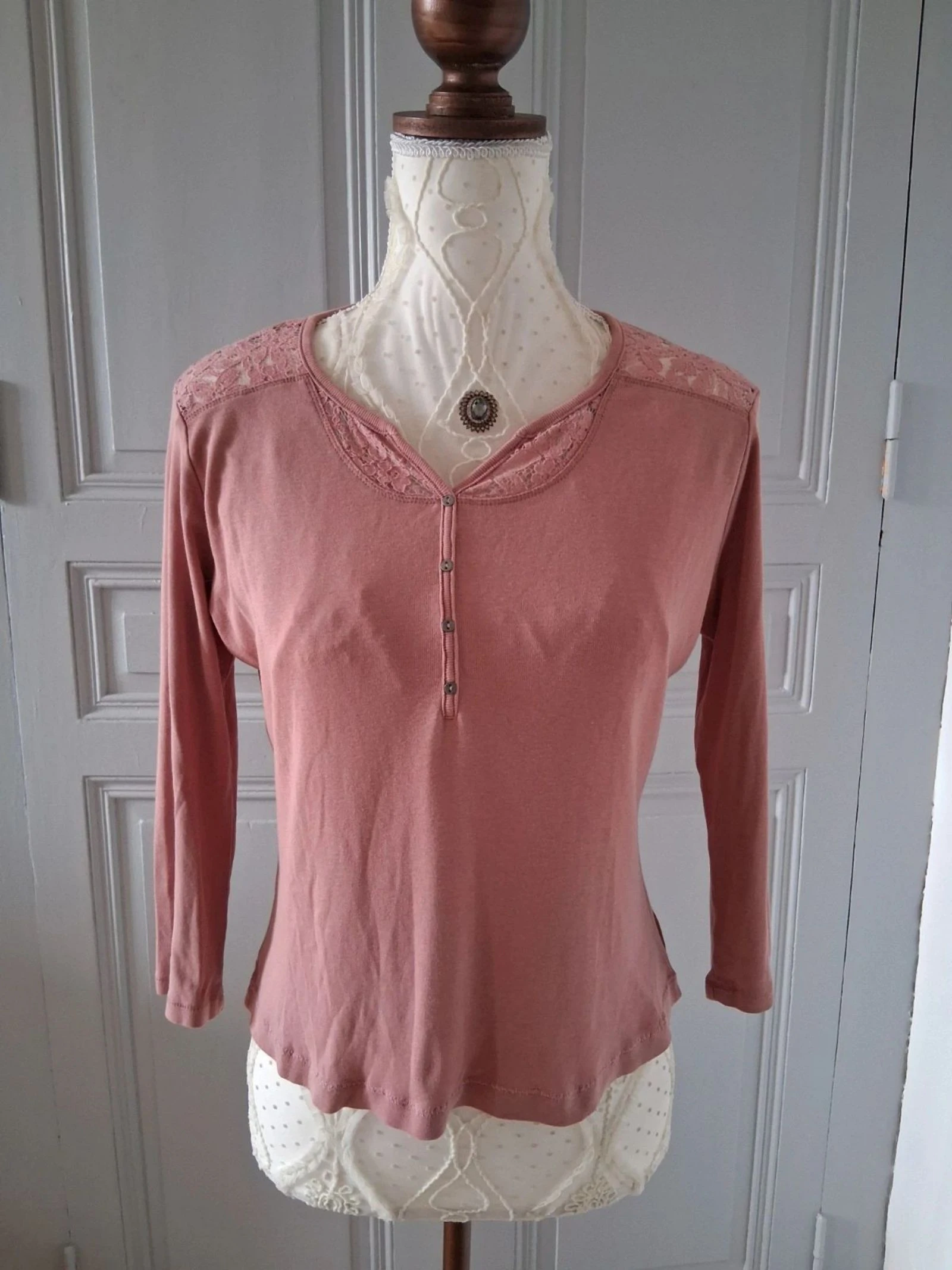 Top fluido viejo rosa con encaje – Armand Thiery - Talla 2 – photo 2